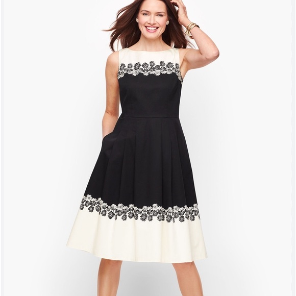 Talbots Sleeveless Floral Fit & Flare Dress size 2 petite - Picture 2 of 12